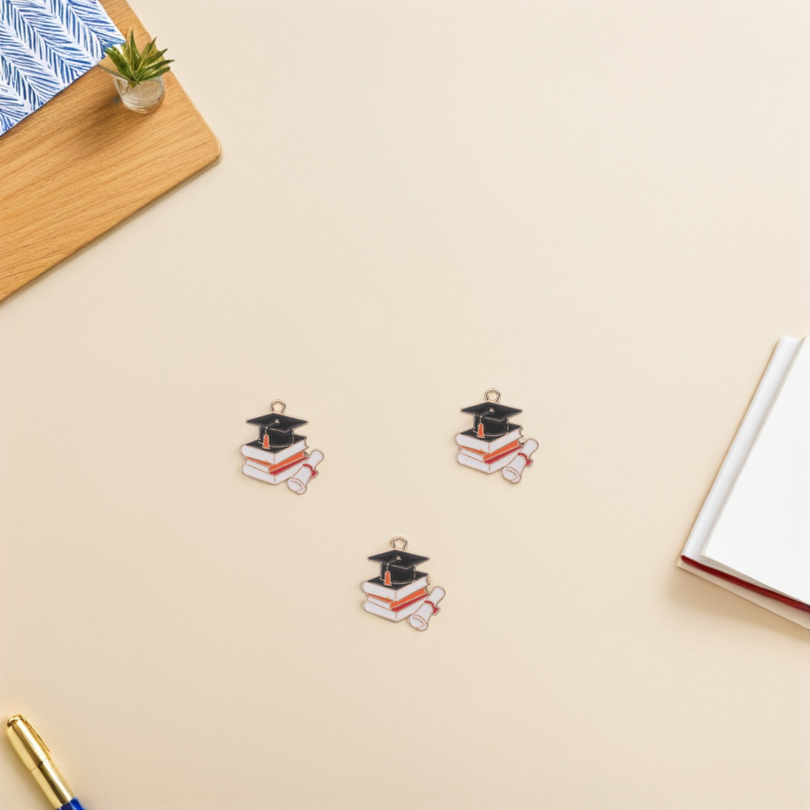 Jewelry Making Diploma - 50個入り卒業キャップチャーム 合金製ミニ博士帽 ディプロマペンダント DIYジュエリー製作 ネックレス ブレスレット