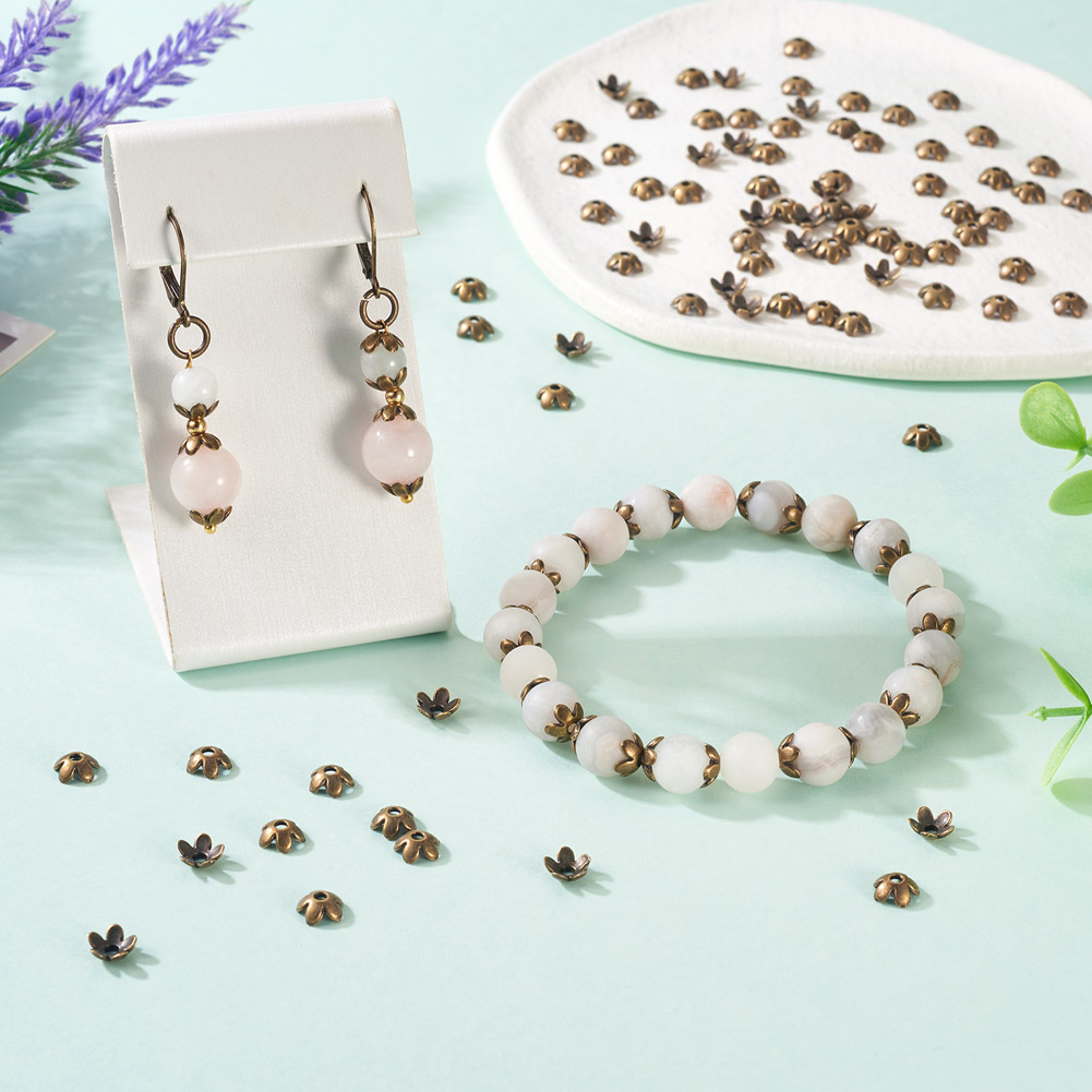 200個入り チベットアンティークブロンズカラー合金フラワー - Bead Cap Flower のレビューと価格